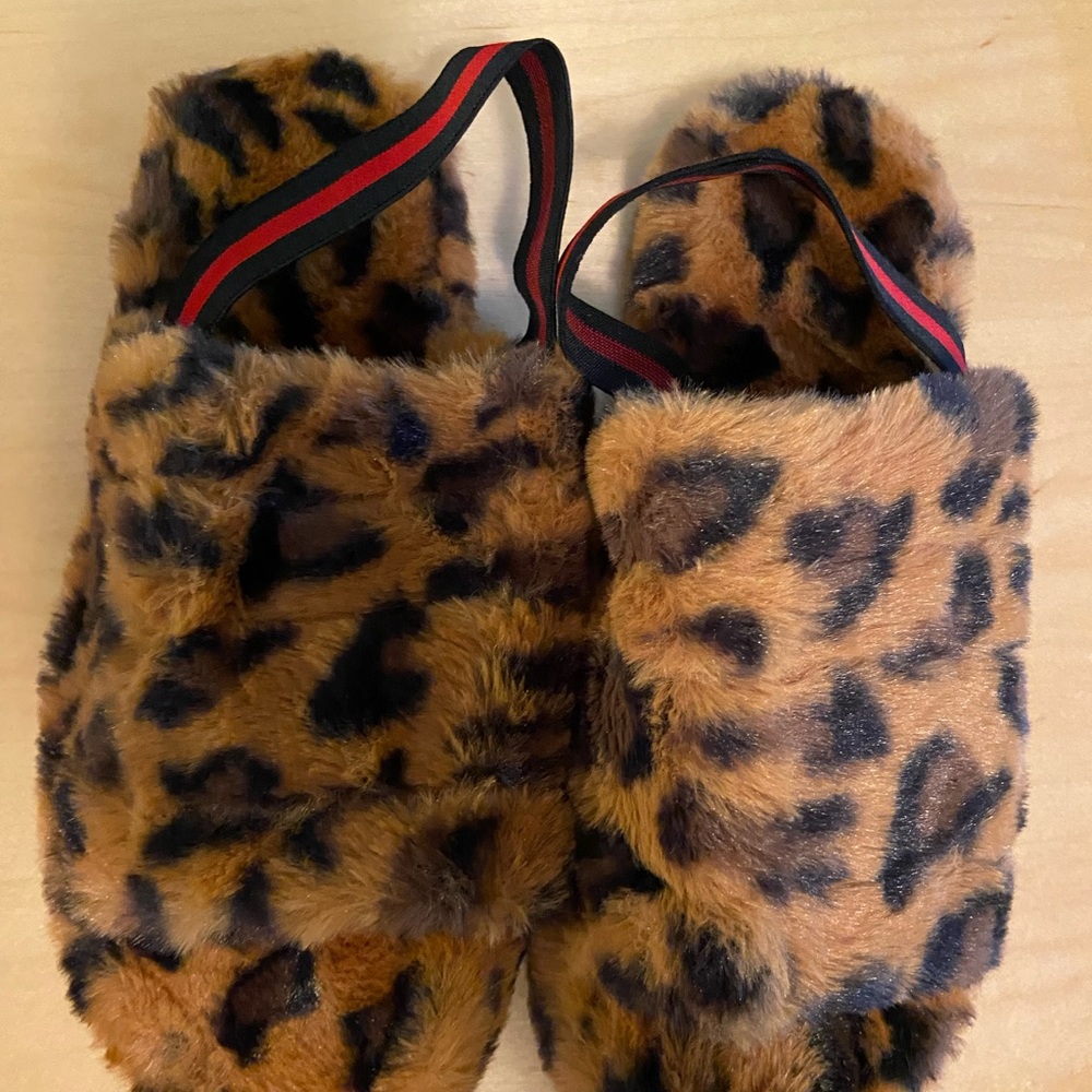 Women’s Leopard Slippers
